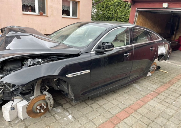 Jaguar XJ cena 24999 przebieg: 38000, rok produkcji 2016 z Tuchola małe 211